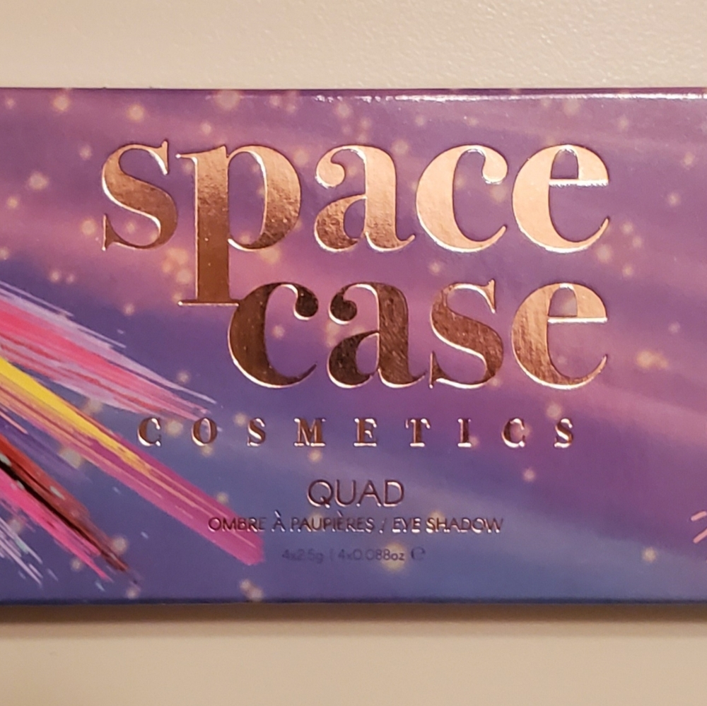 Eyeshadow/highlighter quad